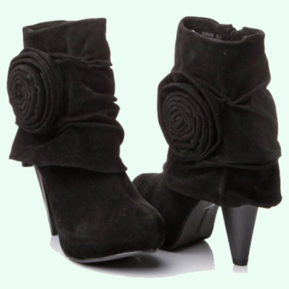 🆕✨ Black Ankle Heel Bootie